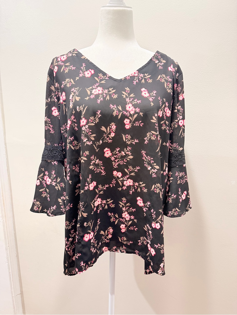 Tacera Women’s XL Black Pink Floral Bell Sleeve Shift Dress Lace Trim